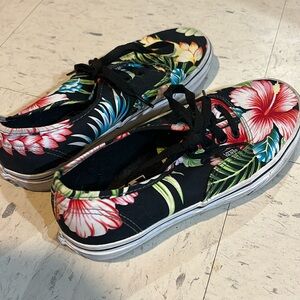 Vans black tropical print—women’s 6.5 men’s 5